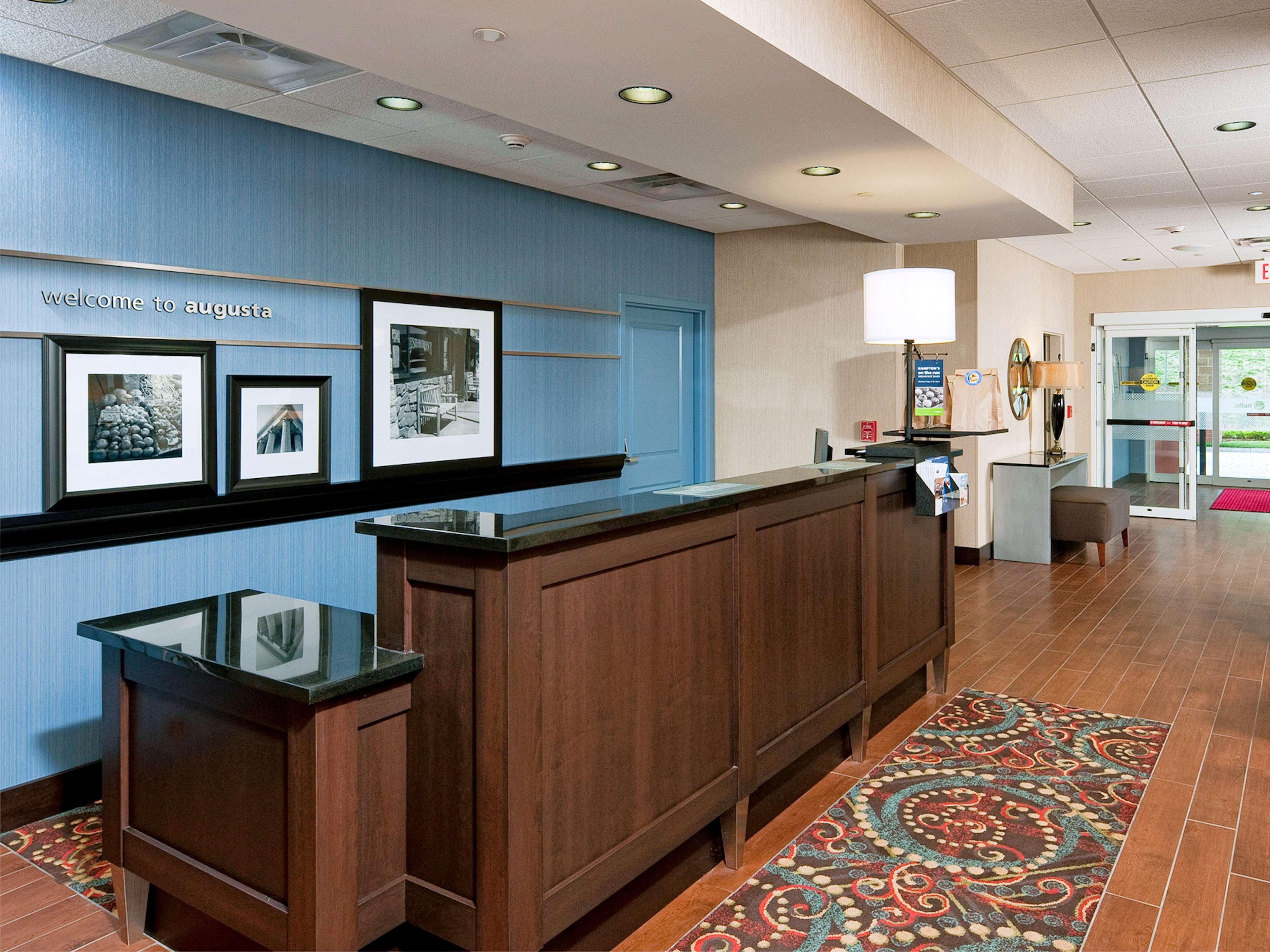 Hampton Inn Augusta Bagian luar foto